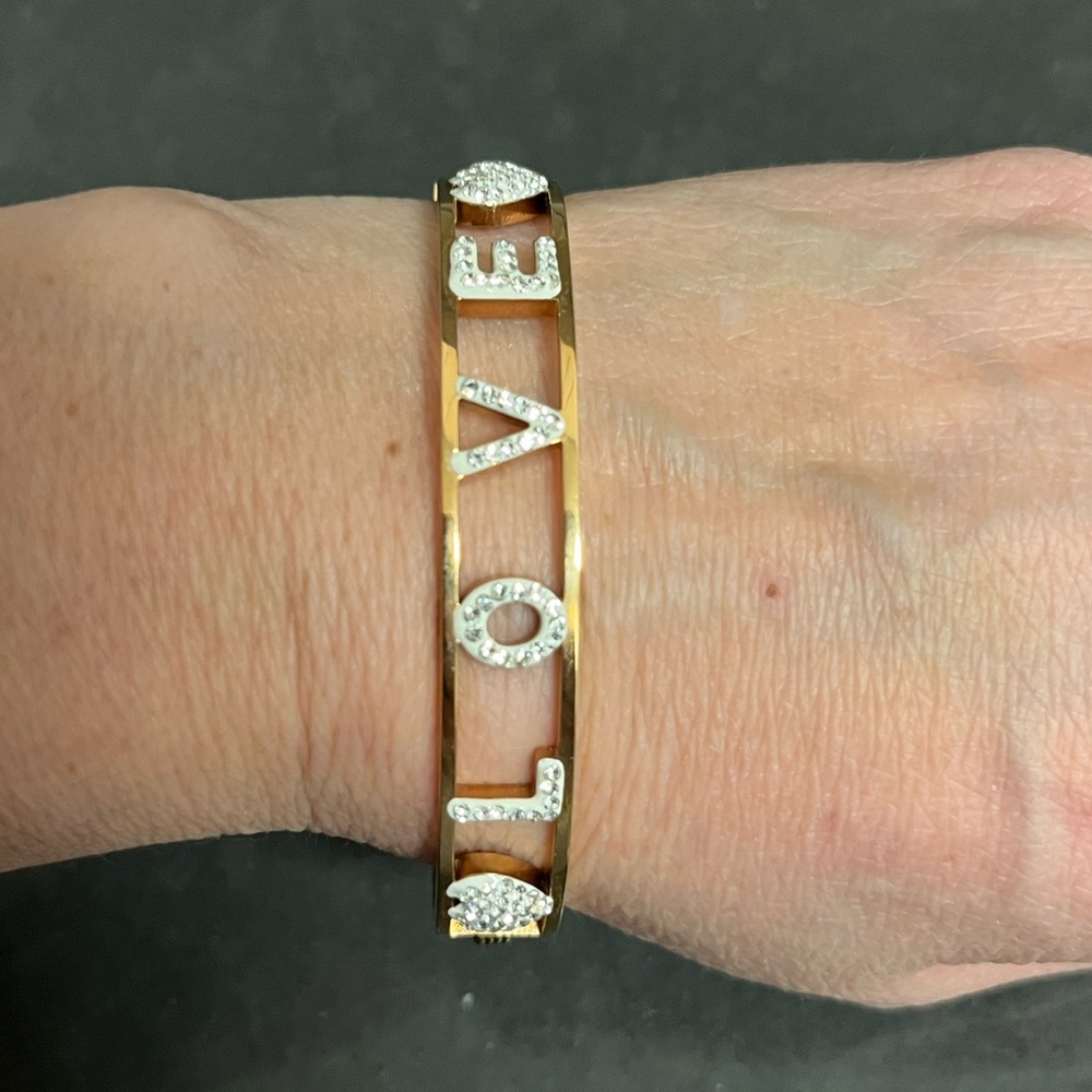 Women’s brand new LOVE bracelet